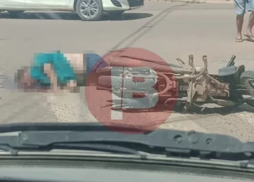 Motociclista morre após se envolver em acidente com caminhão Baú no centro de Buritis