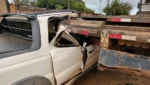 Buritis: motorista escapa por um fio após colidir com Fiat Strada na carroceria de um caminhão toreiro